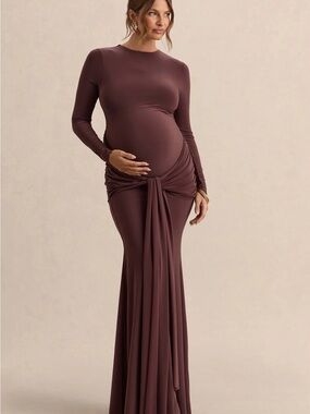 AVENY
Brown Crew-Neck Maternity Maxi Dress With Ruched-Detailing And Sash
